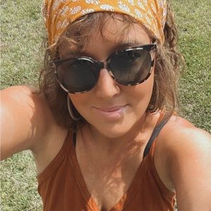 Meet your Posher, Laura